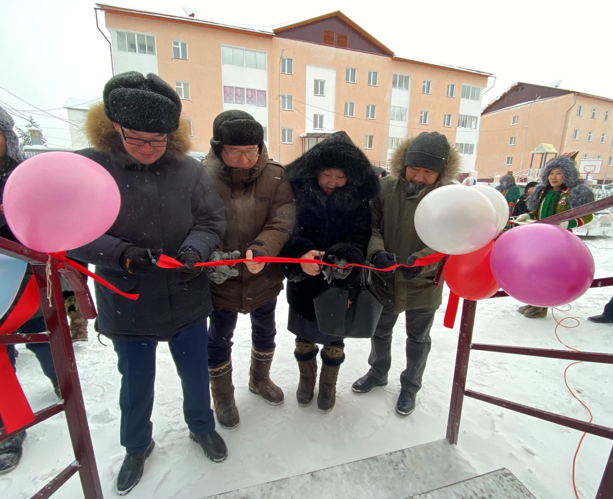 Точная погода вилюйске. Город Вилюйск. Стадион Оленск Вилюйск. Дворец культуры Вилюйск. Перерезание ленточки на открытии.